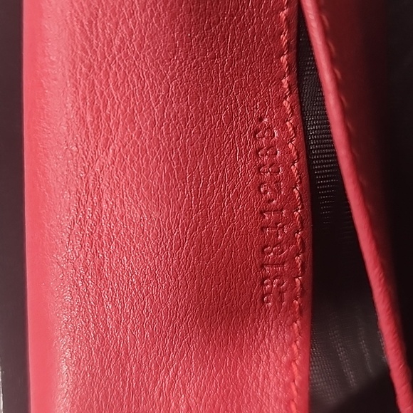 Authentic Gucci Check Book Soft Leather Wallet. - Picture 10 of 17